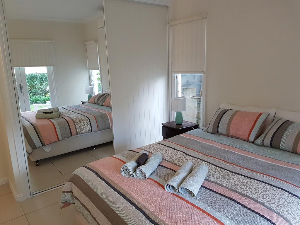 Modern 3 Bedroom Apartment In Traditional Queenslander , Patio, Leafy Yard, Pool ブリスベン エクステリア 写真